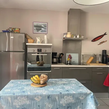 Maison A Proche Centre Avec Parking - Fr-1-22-385 *